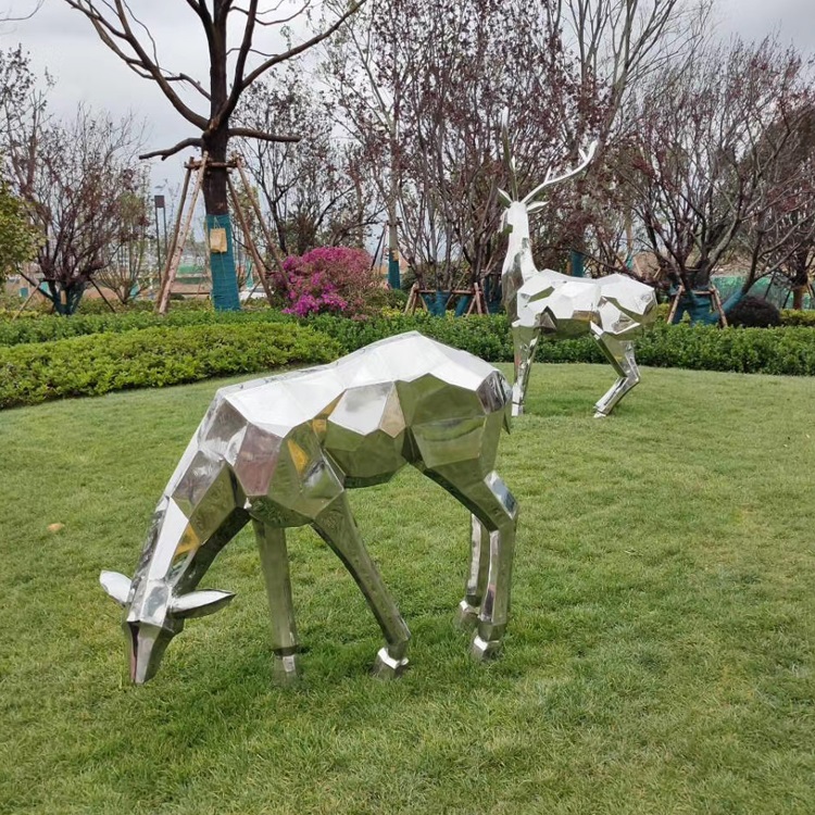 不銹鋼切面鹿雕塑