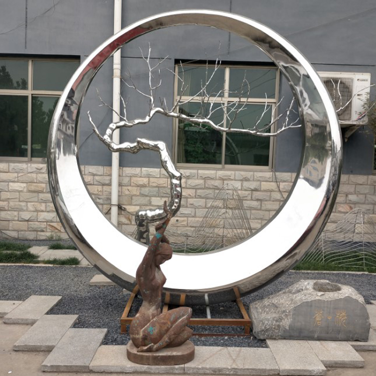 不銹鋼圓環(huán)雕塑
